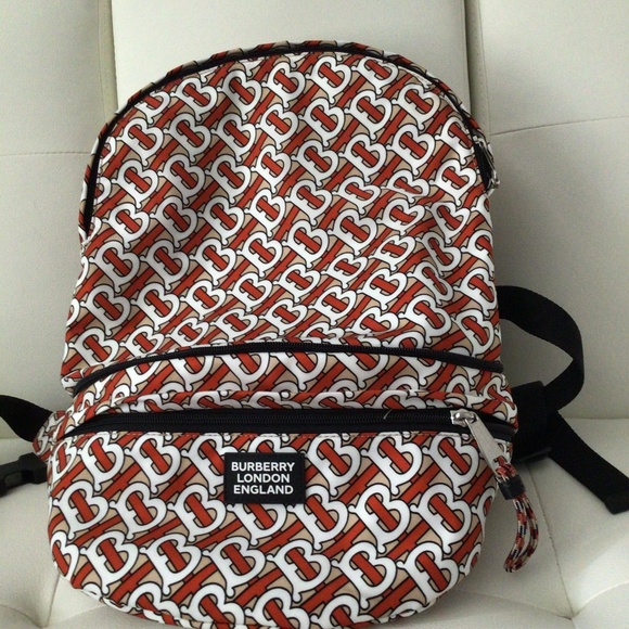 Burberry’s Backpack and Fanny pack 2 in1 - Picture 1 of 8